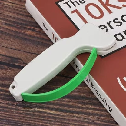 Affûteur couteau posait sur un livre compact prof edge